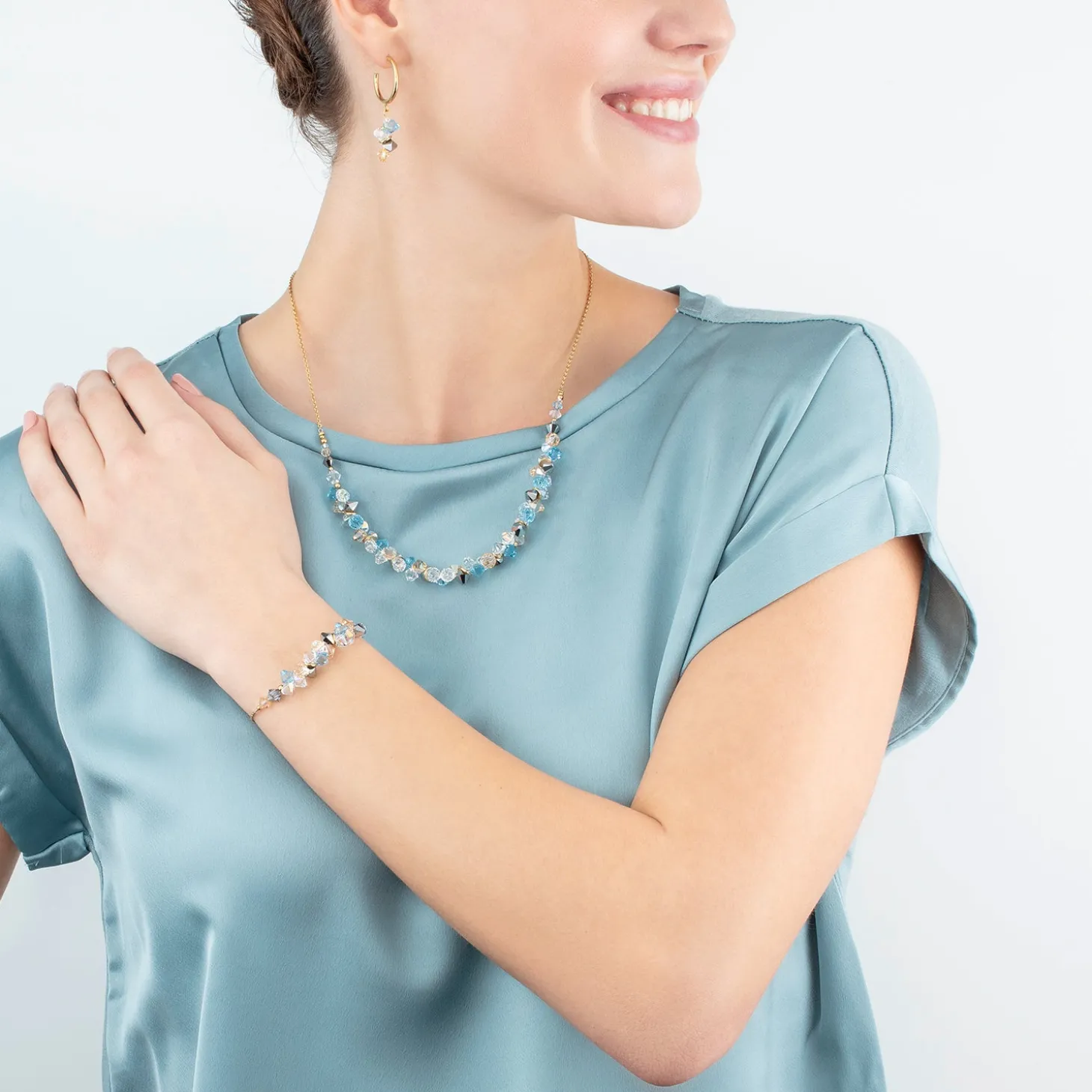 Dancing Crystals bracelet gold aqua