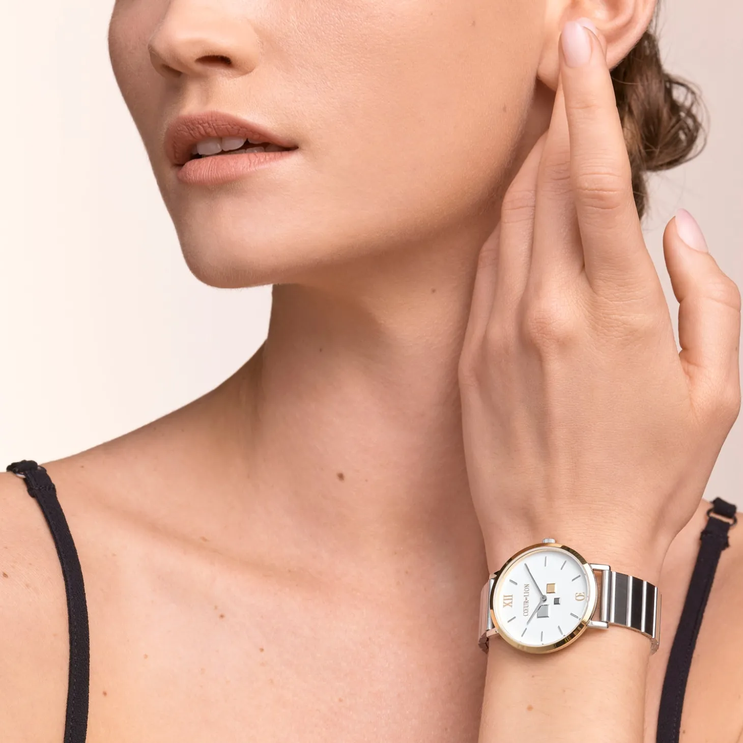 Watch Round Brilliant White Bicolor Stainless Steel Silver